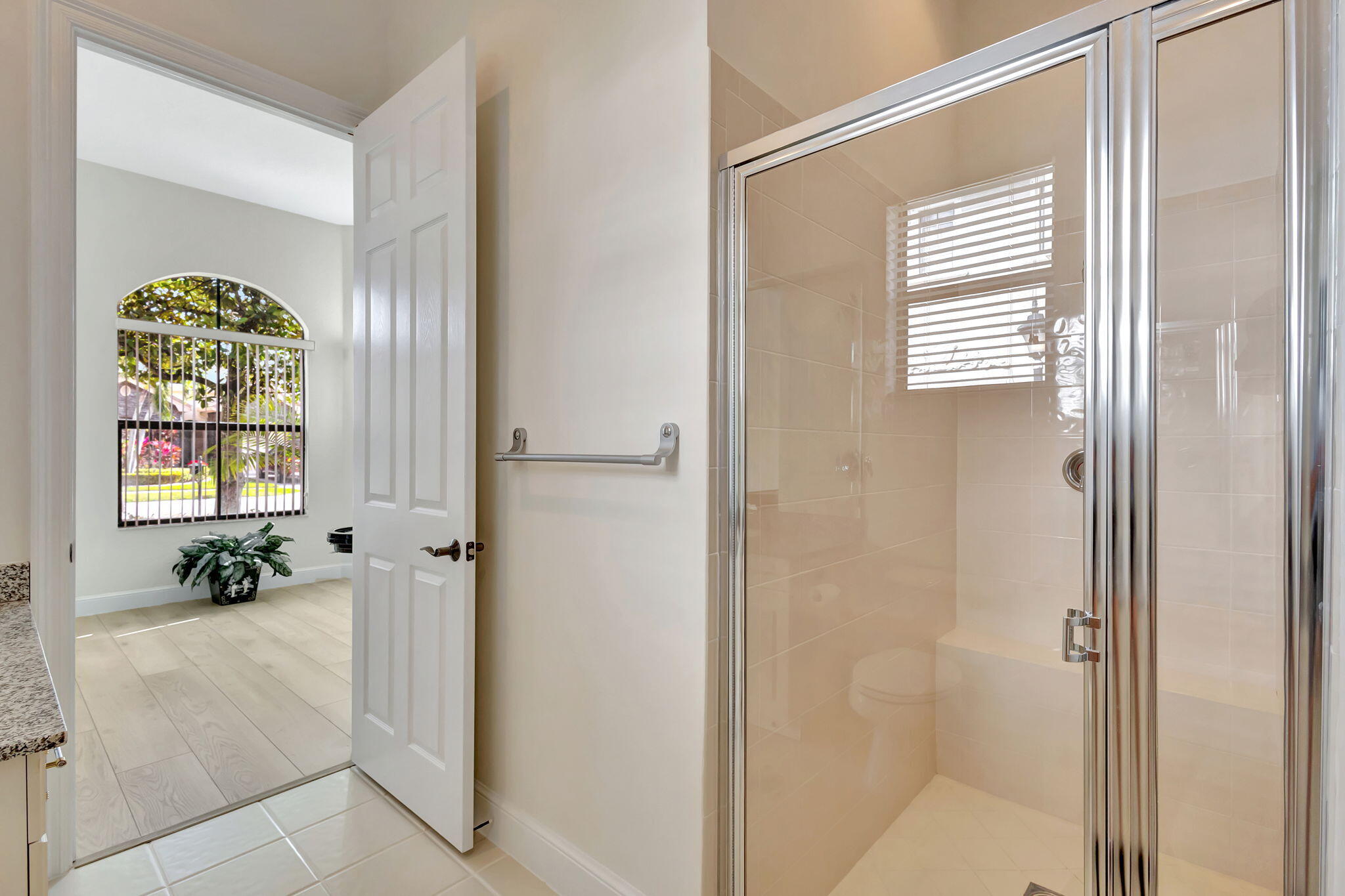 3553 Collonade Drive Wellington, FL 33449 - Photo 31 of 76 Jack and Jill Bathrooom