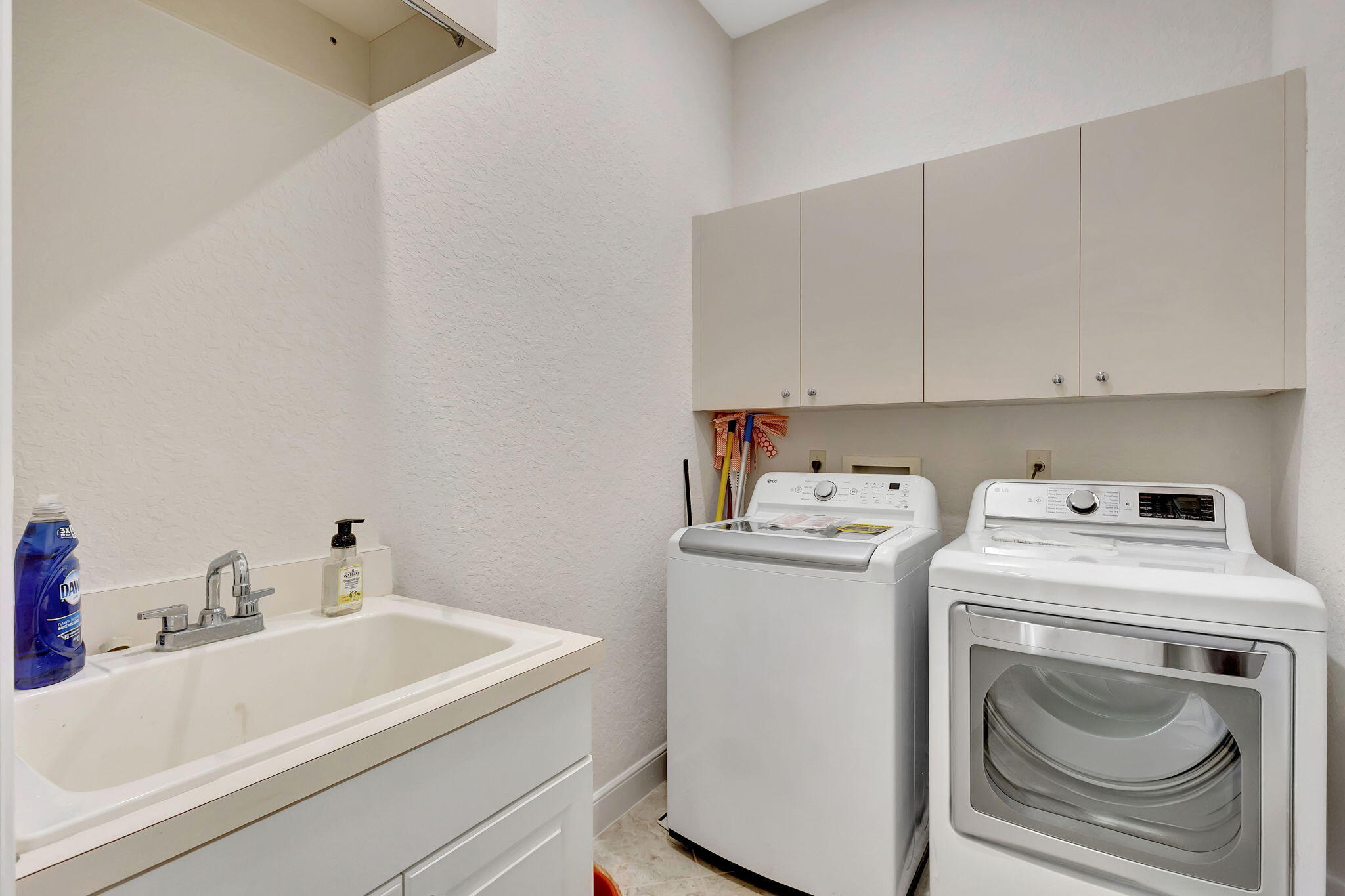 3553 Collonade Drive Wellington, FL 33449 - Photo 50 of 76 Laundry Room