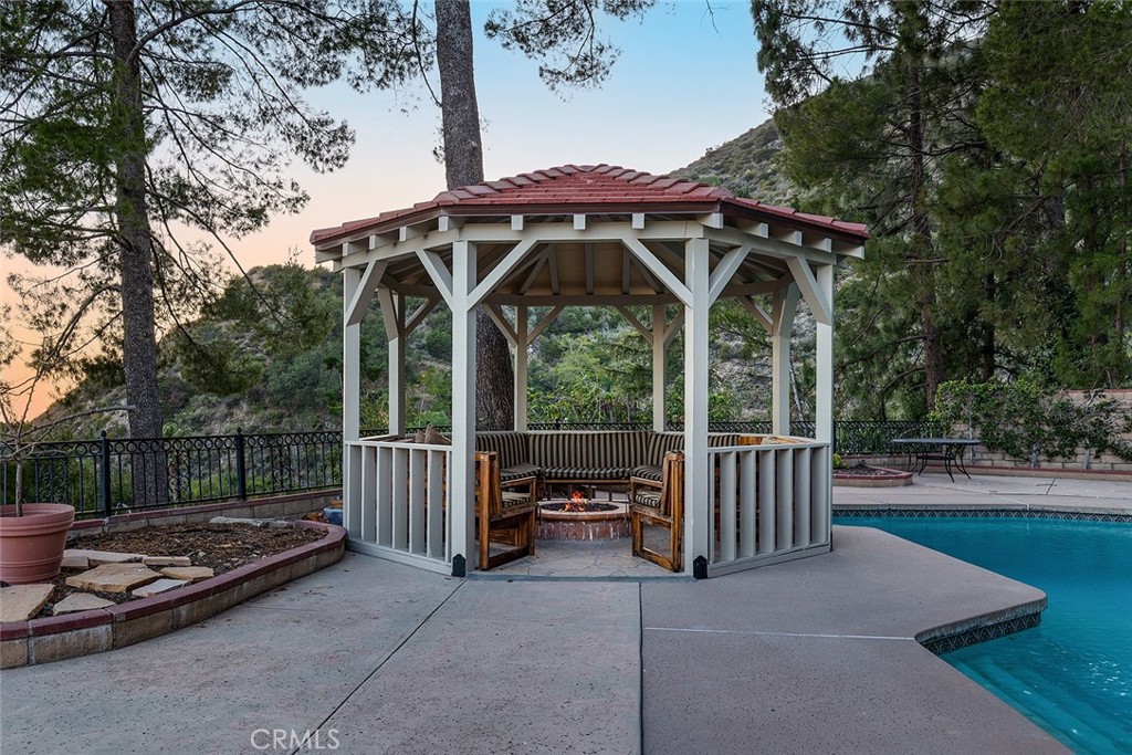 5660 Pine Cone Road La Crescenta, CA 91214 - Photo 31 of 40