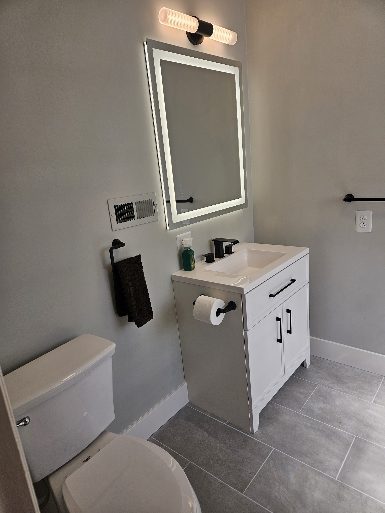 828 East Castle Street Murfreesboro, TN 37130 - Photo 20 of 56 a bathroom with a toilet sink and mirror