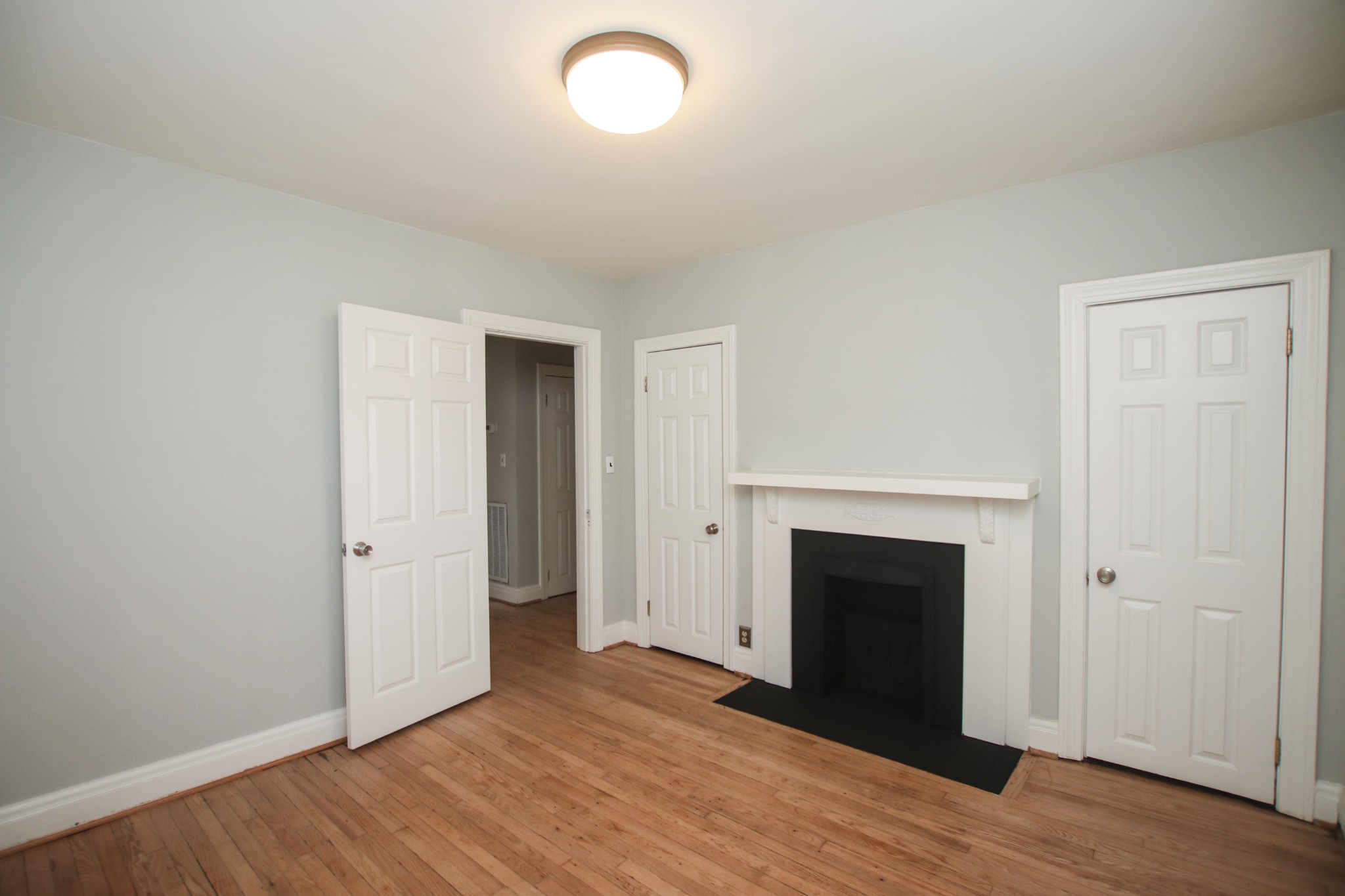 828 East Castle Street Murfreesboro, TN 37130 - Photo 29 of 56 an empty room with wooden floor and fireplace