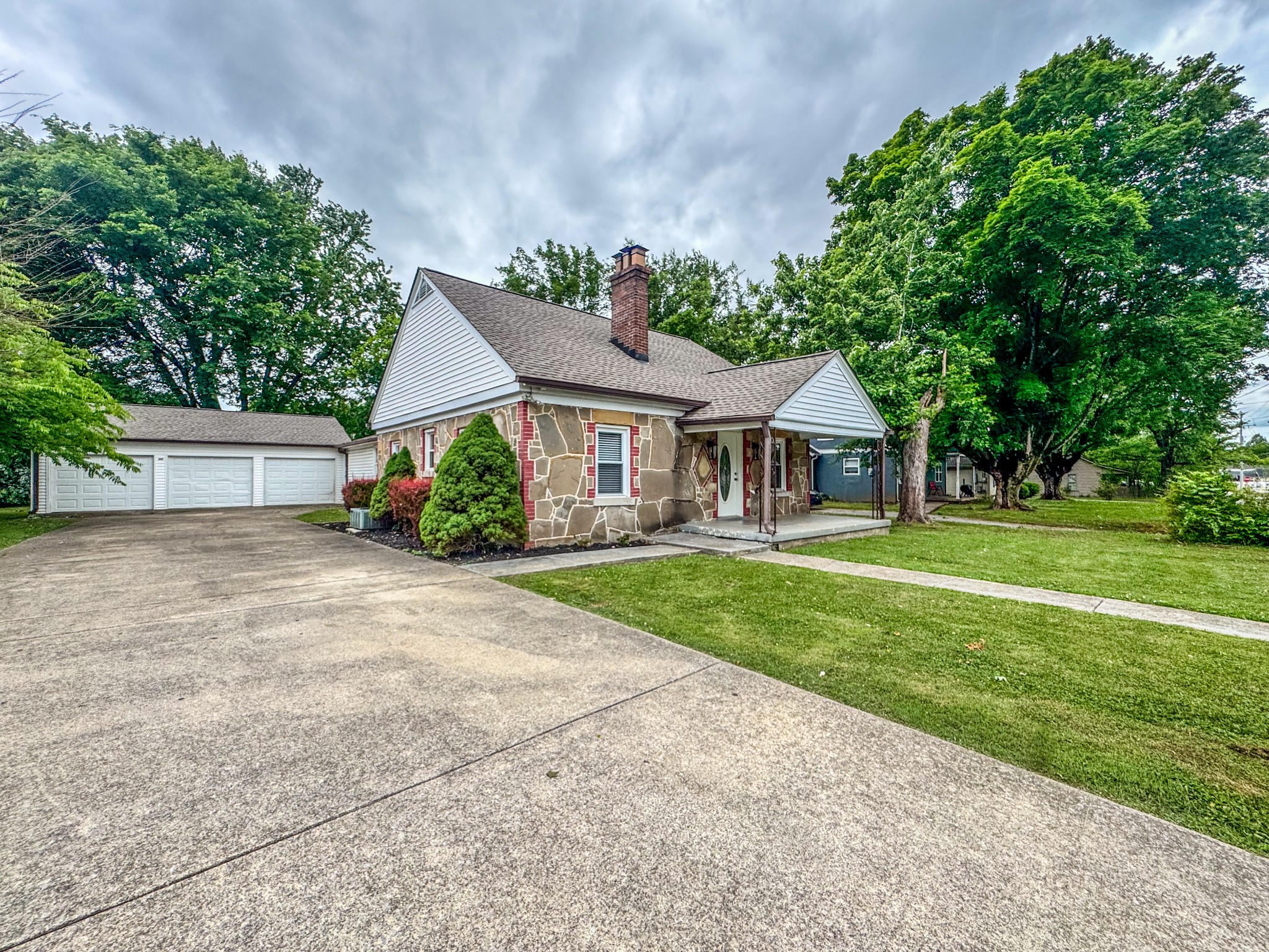 828 East Castle Street Murfreesboro, TN 37130 - Photo 5 of 56 a front view of a house with a yard and trees