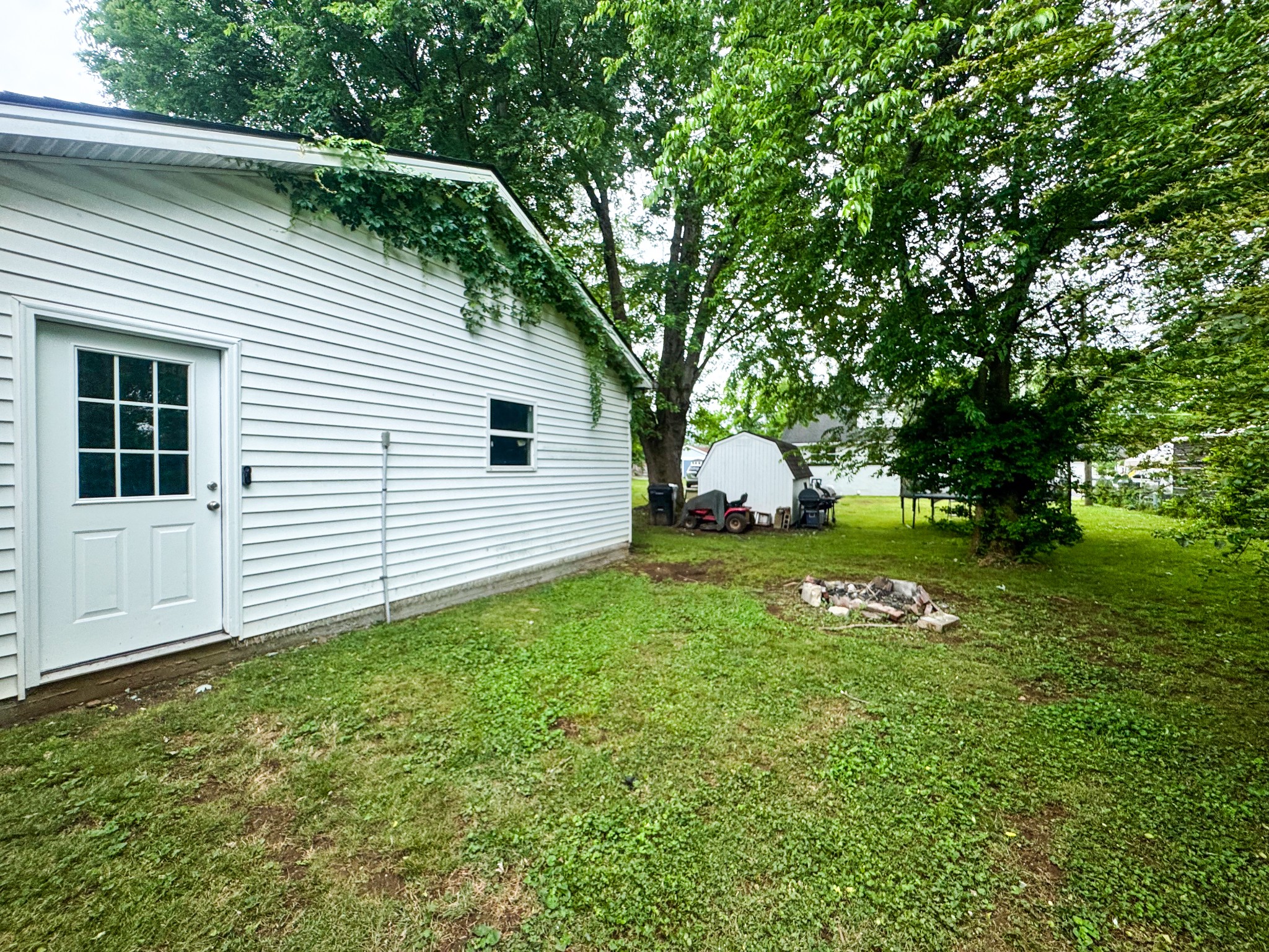 828 East Castle Street Murfreesboro, TN 37130 - Photo 51 of 56 a view of a backyard with a garden