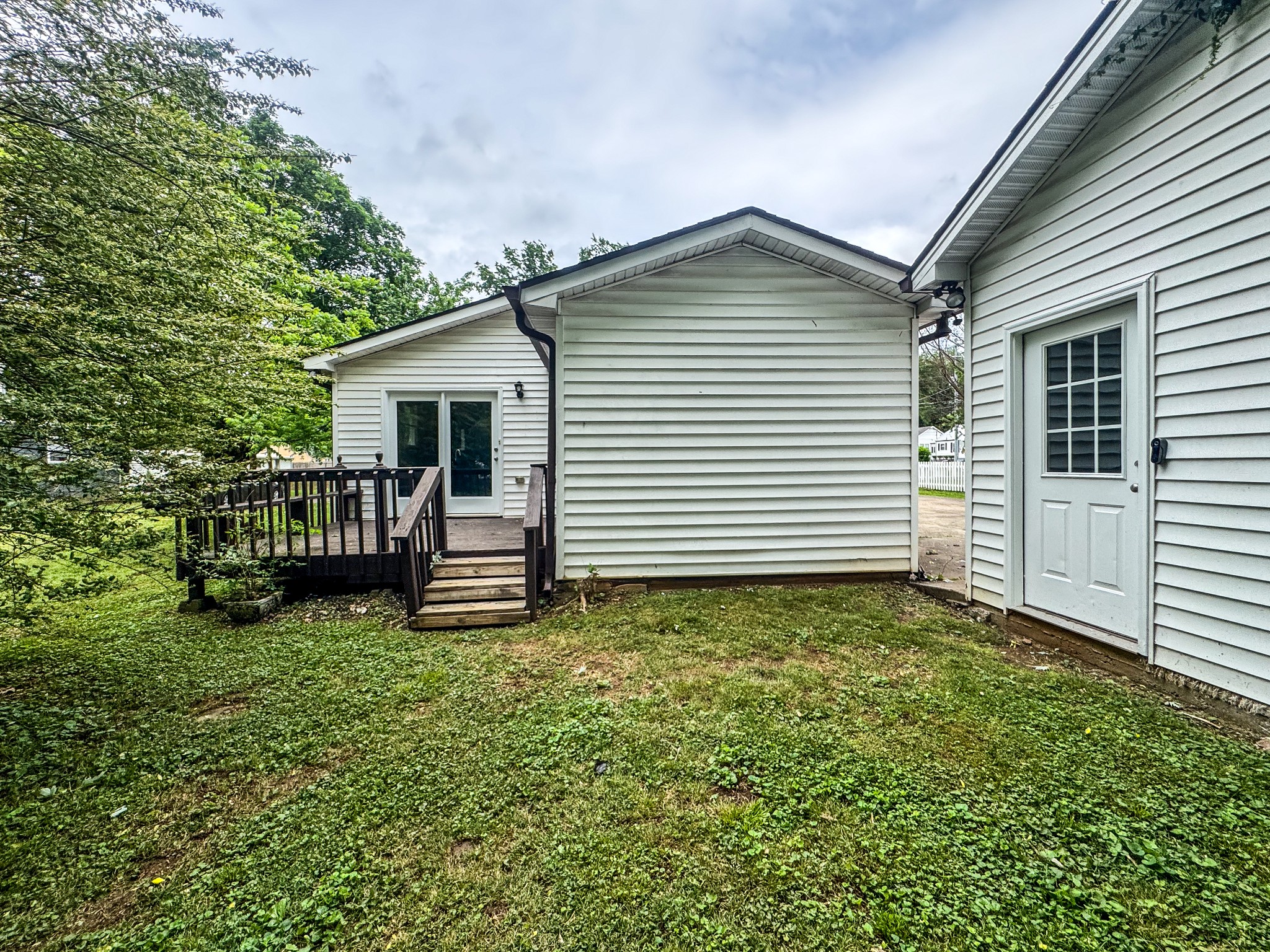 828 East Castle Street Murfreesboro, TN 37130 - Photo 54 of 56 a view of a house with a yard