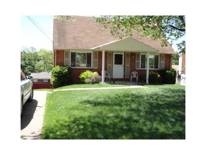 105 William Circle McKees Rocks, PA 15136 - Photo 2 of 12 Exterior Front.