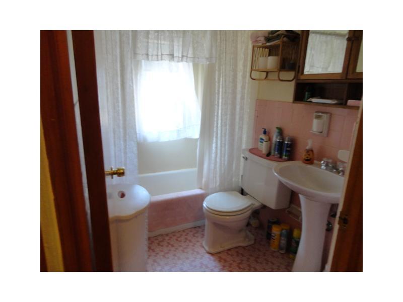 105 William Circle McKees Rocks, PA 15136 - Photo 11 of 12 Full Bath.
