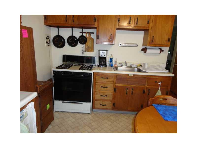 105 William Circle McKees Rocks, PA 15136 - Photo 4 of 12 Kitchen.