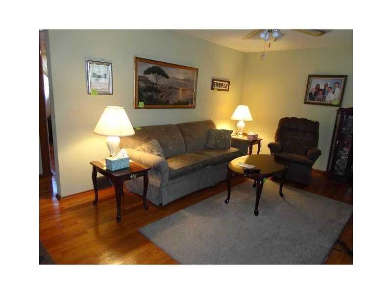 105 William Circle McKees Rocks, PA 15136 - Photo 5 of 12 Living Room.