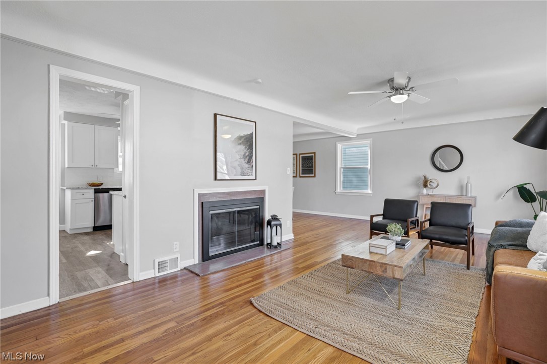 781 Quilliams Road Cleveland, OH 44121 - Photo 4 of 23