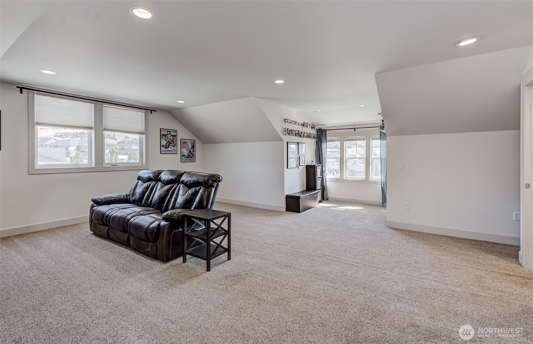 826 Autumn Crest Drive Wenatchee, WA 98801 - Photo 30 of 38 a living room with furniture window and a table