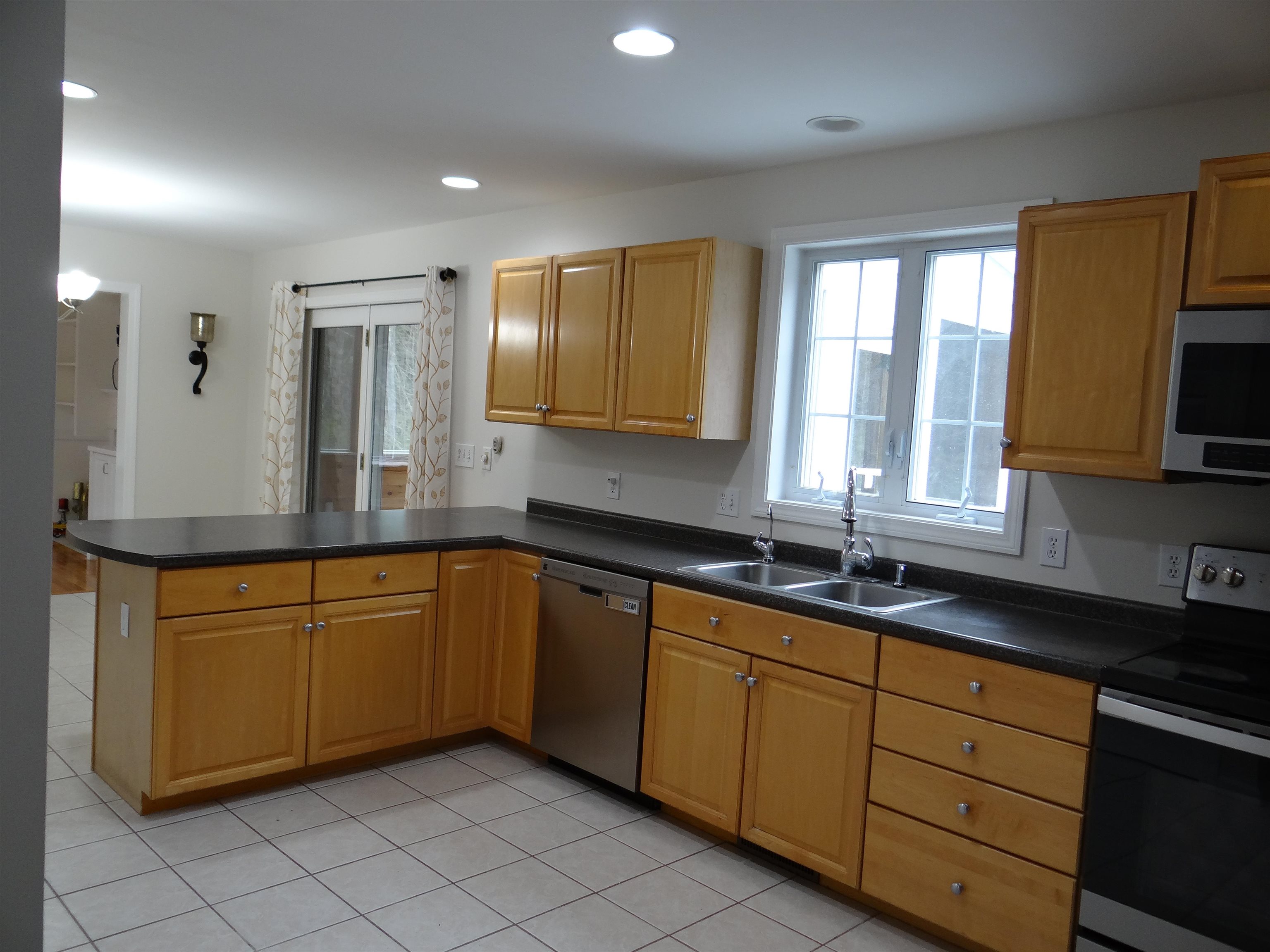 32 Stowell Road Bedford, NH 03110 - Photo 8 of 25