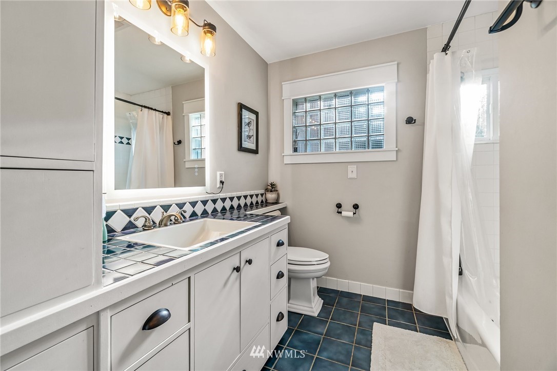 21032 9th Avenue Southeast Bothell, WA 98021 - Photo 15 of 29