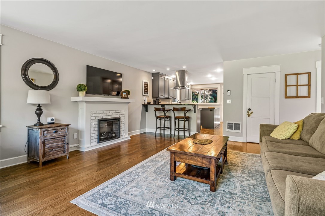 21032 9th Avenue Southeast Bothell, WA 98021 - Photo 7 of 29