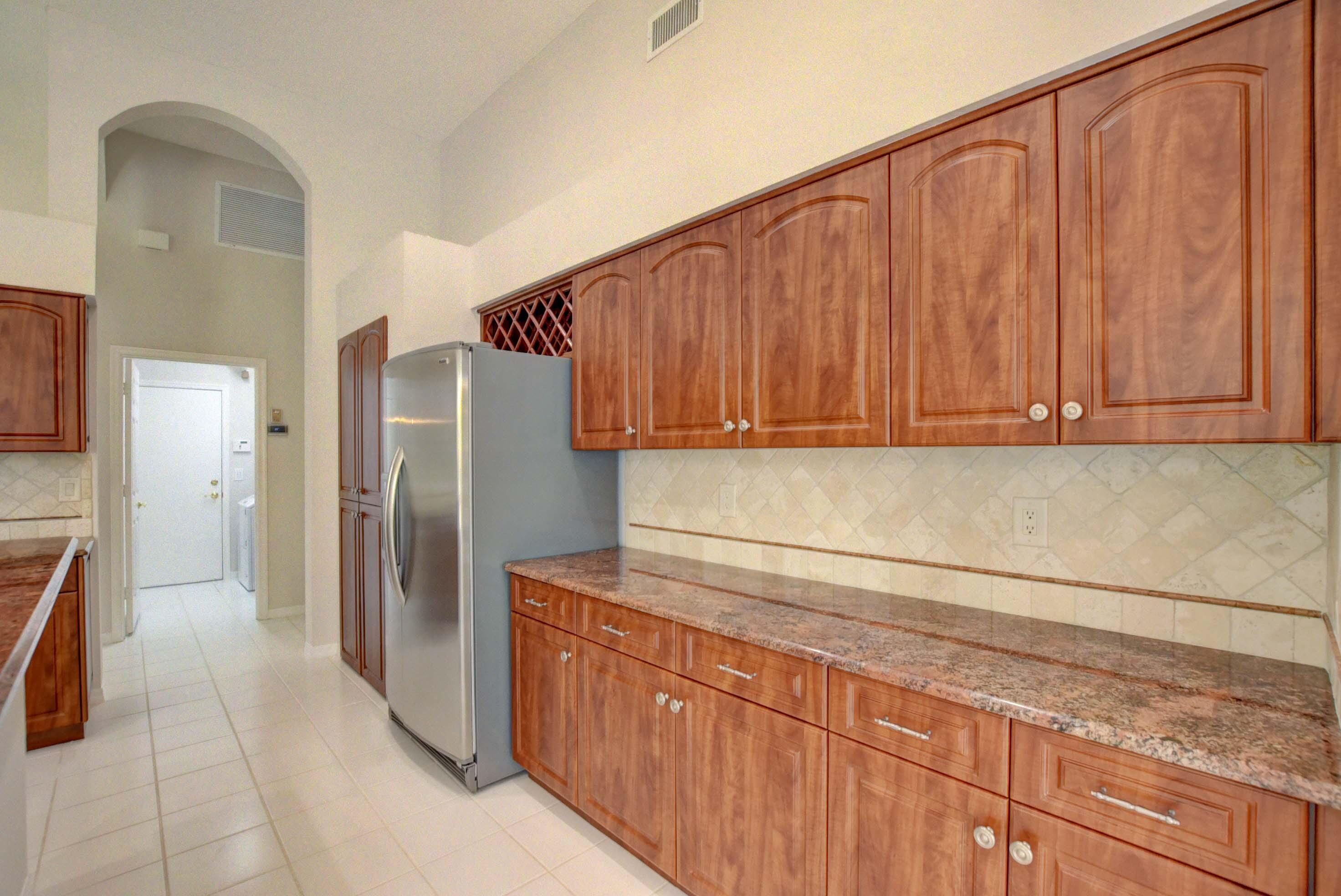 10075 Umberland Place Boca Raton, FL 33428 - Photo 13 of 45 Lots of Cabinetry