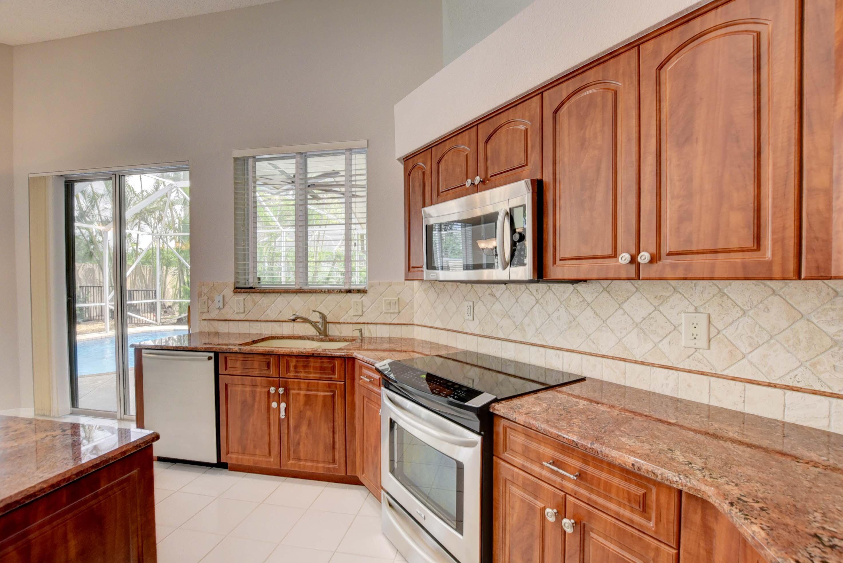 10075 Umberland Place Boca Raton, FL 33428 - Photo 14 of 45 and Counter space