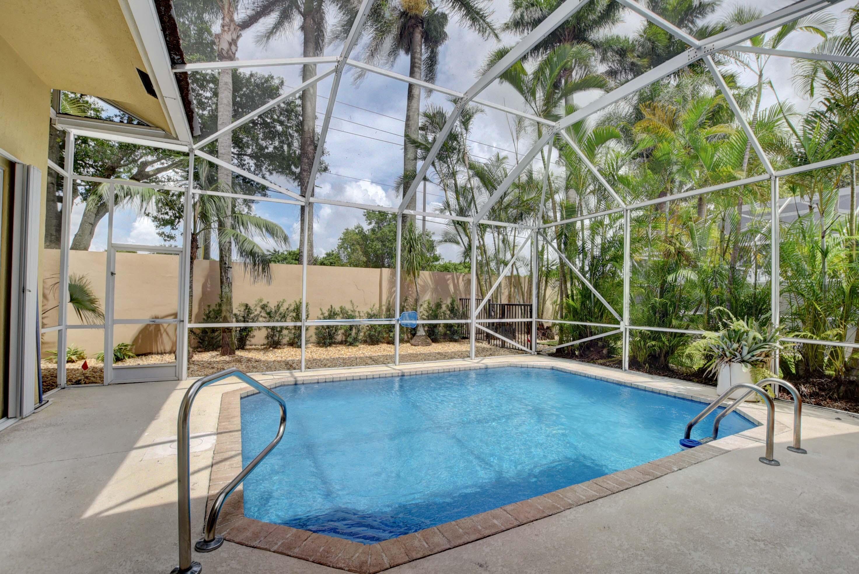 10075 Umberland Place Boca Raton, FL 33428 - Photo 31 of 44 Large Screened in Pool