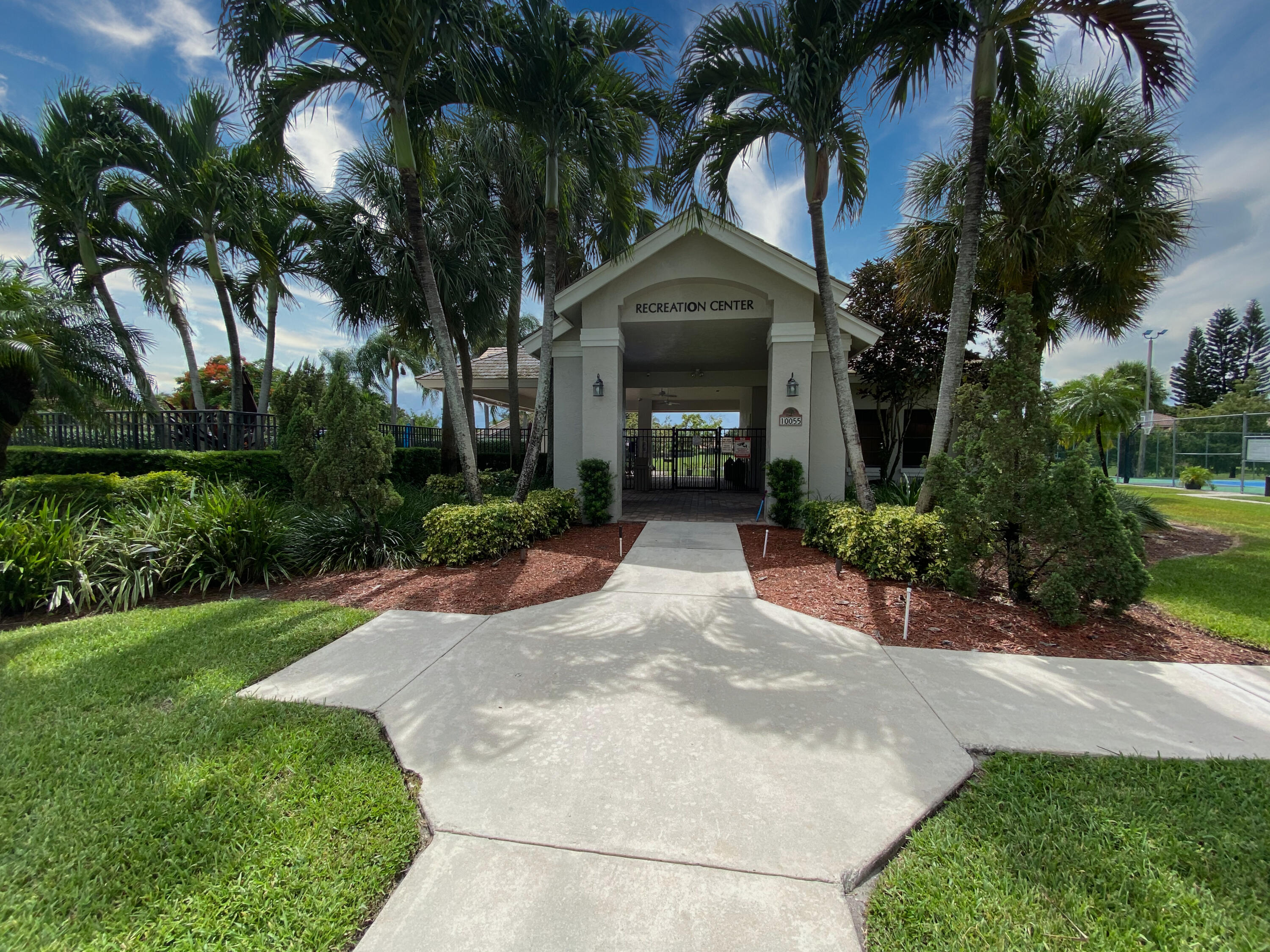 10075 Umberland Place Boca Raton, FL 33428 - Photo 35 of 44 Entry to Community Park