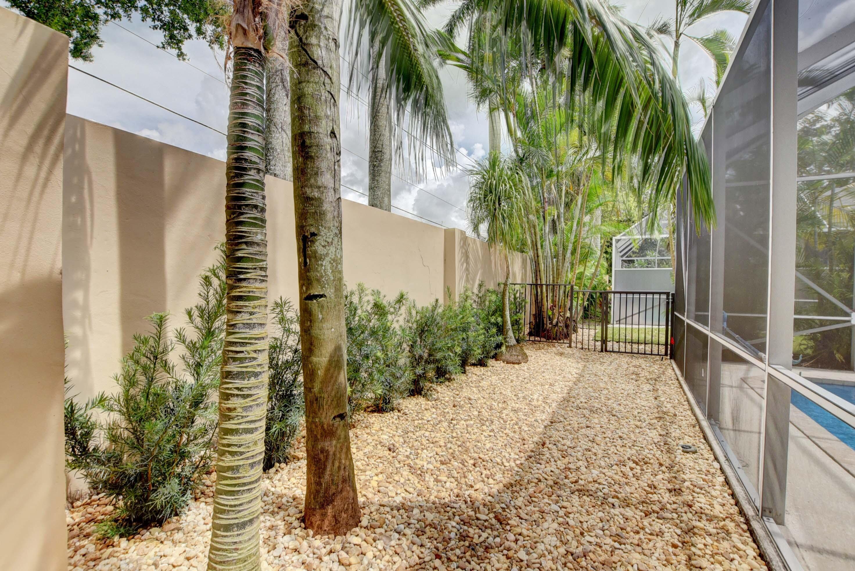 10075 Umberland Place Boca Raton, FL 33428 - Photo 35 of 45 Rear of Property