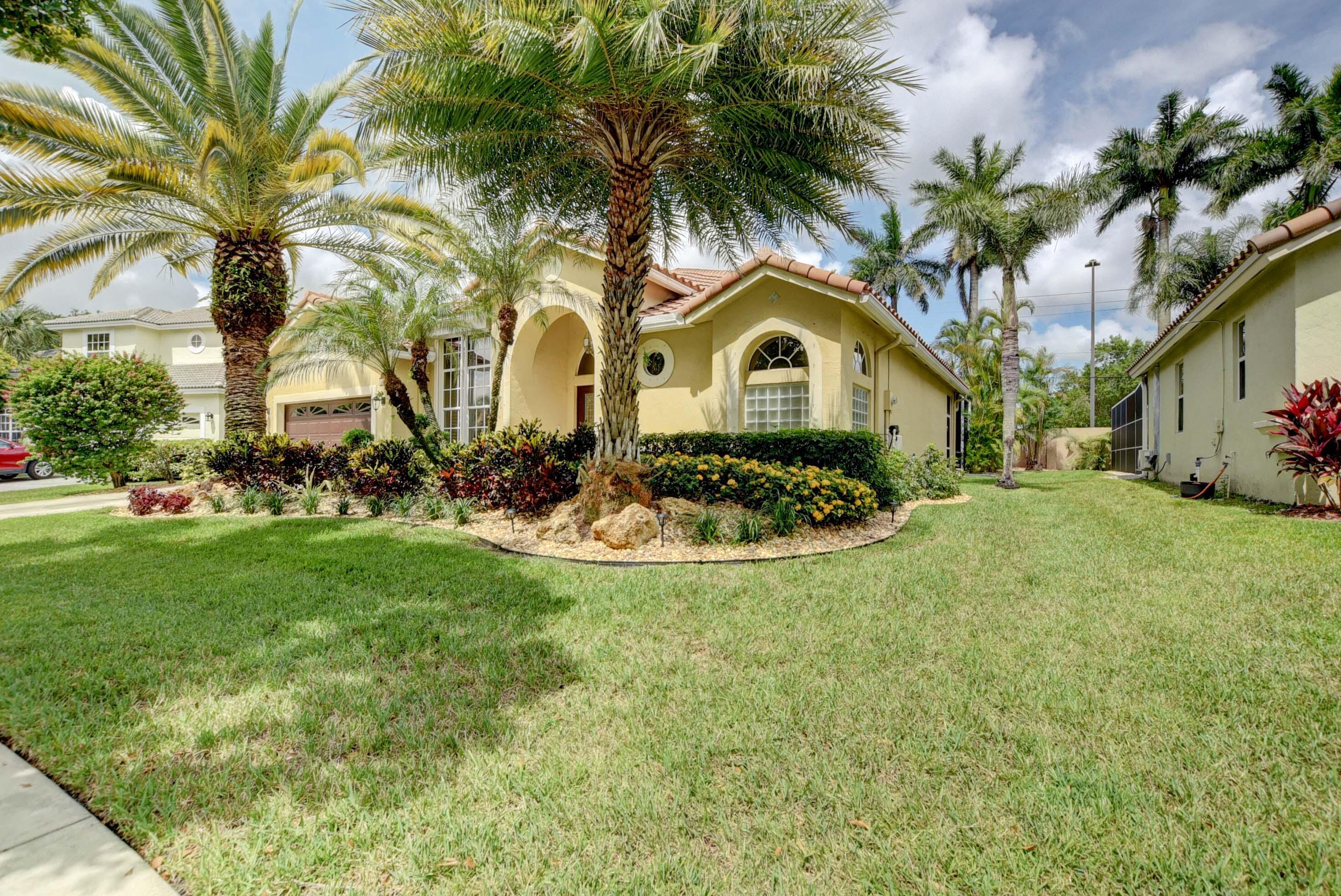 10075 Umberland Place Boca Raton, FL 33428 - Photo 44 of 44 Large Side Yard
