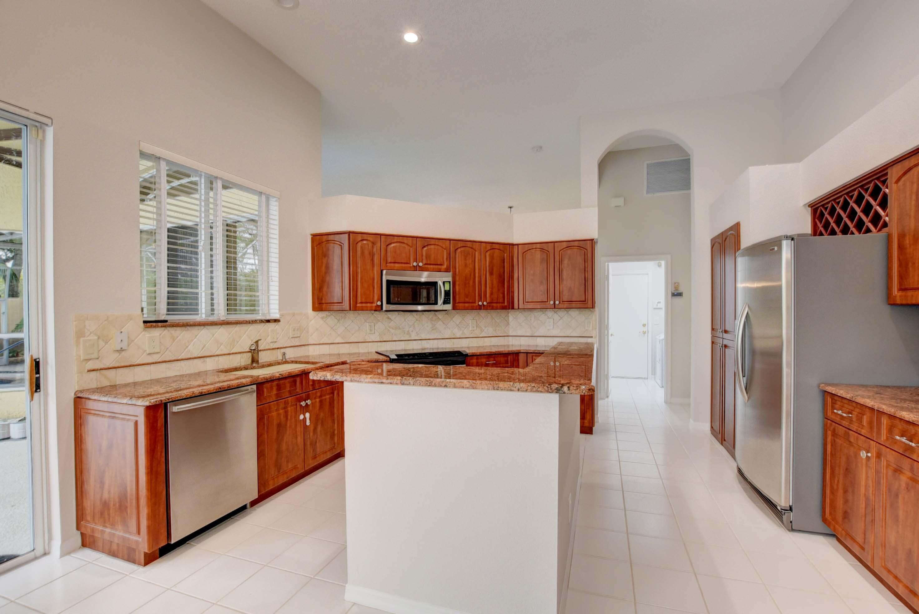 10075 Umberland Place Boca Raton, FL 33428 - Photo 10 of 45 Spacious Kitchen
