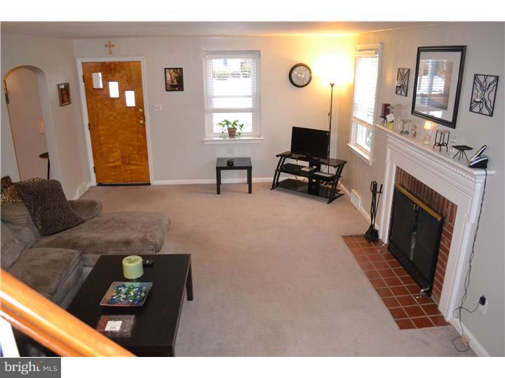 417 Thatcher Road Springfield, PA 19064 - Photo 3 of 20 Living Room