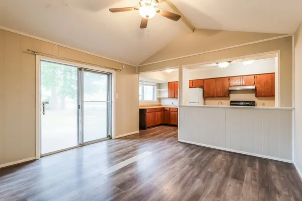 $1,835 | 200 Montrose Circle, Conroe, TX 77301