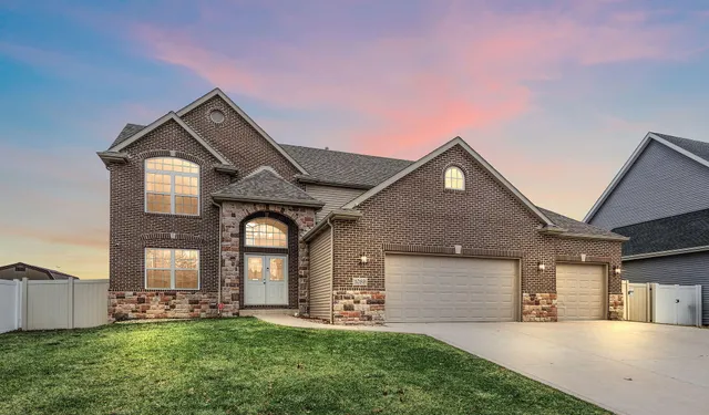 $534,900 | 1089 Lakeview Drive, Hobart, IN 46342