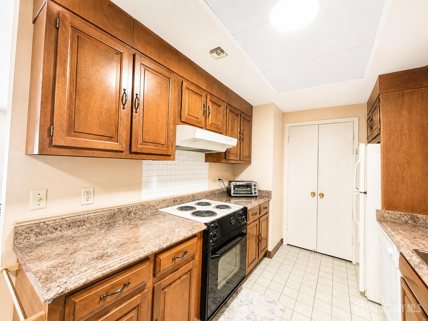 148 Old Nassau Road, Unit C Monroe Township, NJ 08831 - Photo 10 of 22