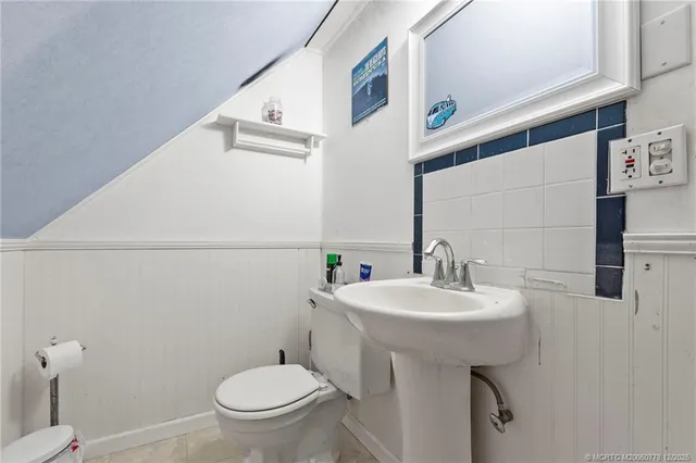 a outdoor view with a sitting space