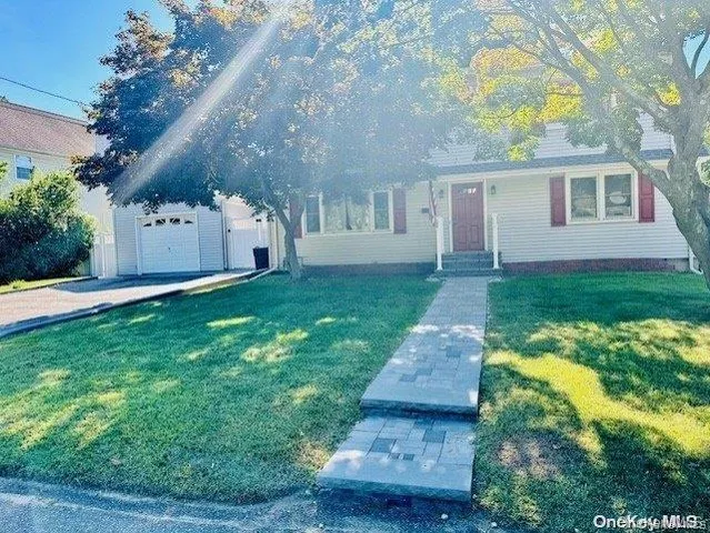 $2,800 | 66 Folsom Avenue, Huntington Station, NY 11746