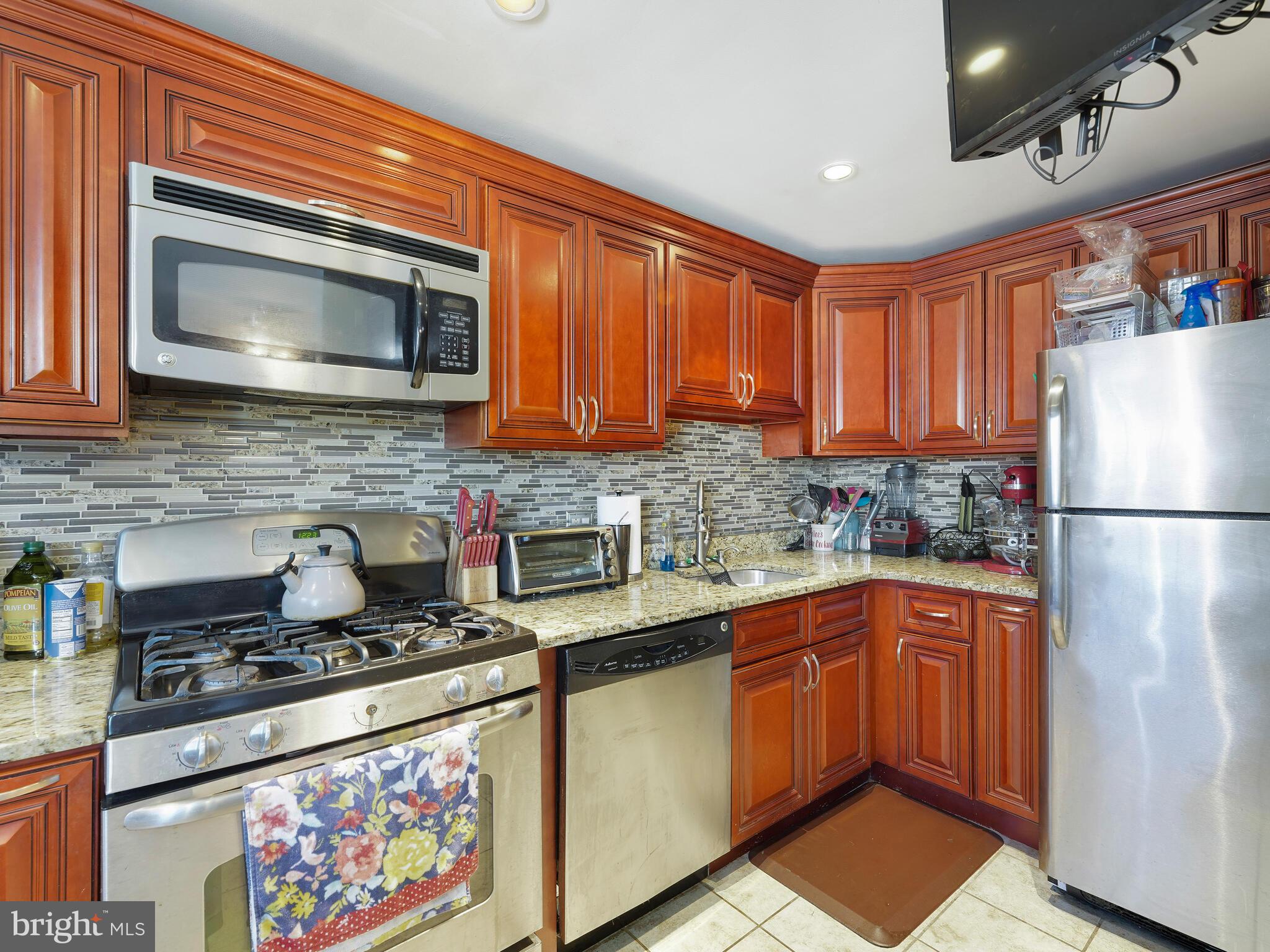 7563 Brentwood Road Philadelphia, PA 19151 - Photo 8 of 16 Gallery Image 8