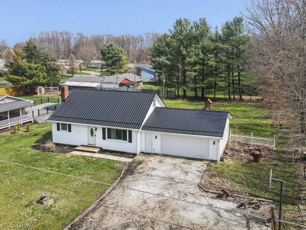 212 Case Road Beloit, OH 44609 - Photo 4 of 46