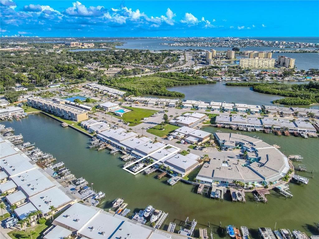 345 Boca Ciega Point Boulevard St. Petersburg, FL 33708 - Photo 44 of 64 an aerial view of residential houses with outdoor space
