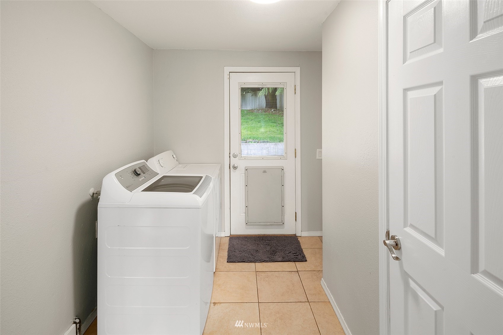 14416 Connelly Road Snohomish, WA 98296 - Photo 16 of 24 a utility room with dryer and washer