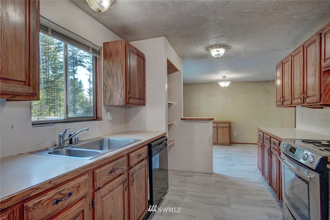 8377 Glenwood Road Southwest Port Orchard, WA 98367 - Photo 18 of 32
