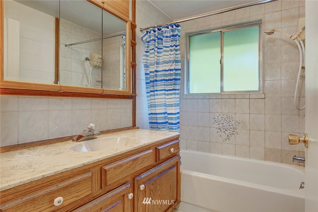 8377 Glenwood Road Southwest Port Orchard, WA 98367 - Photo 24 of 32