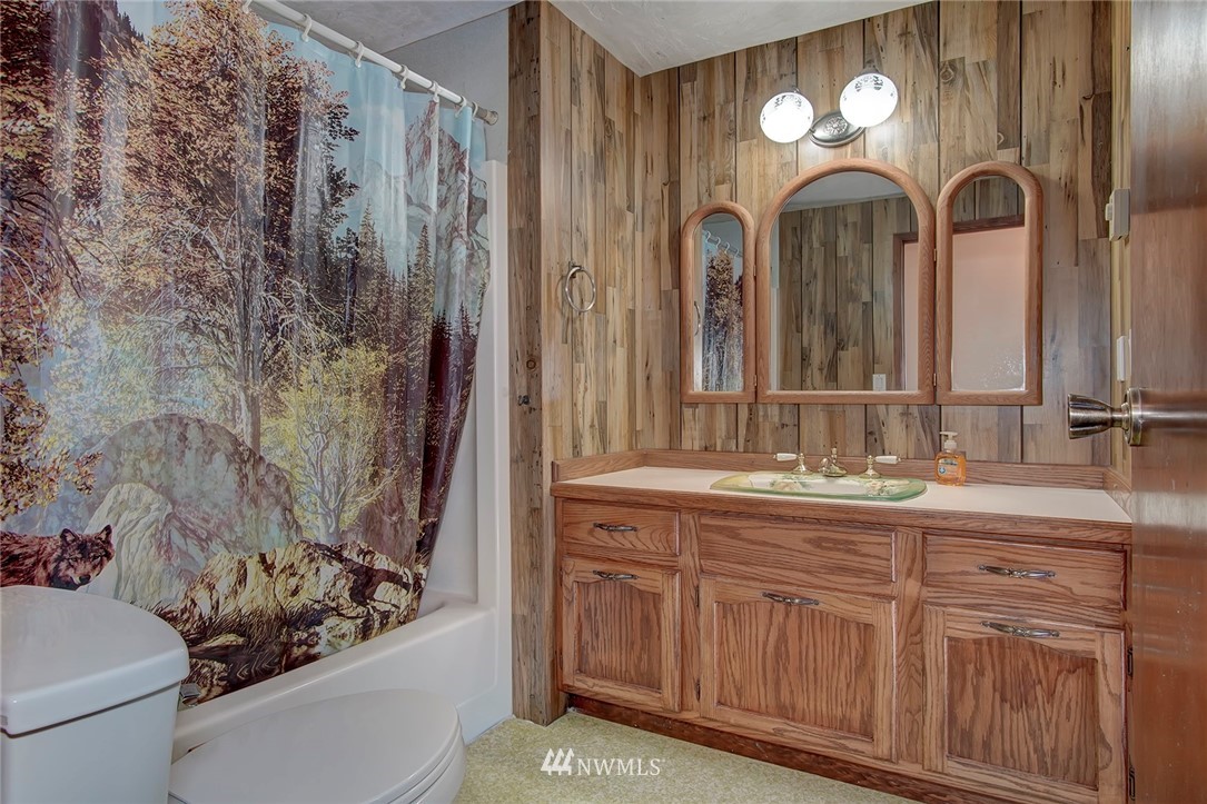 8377 Glenwood Road Southwest Port Orchard, WA 98367 - Photo 8 of 32