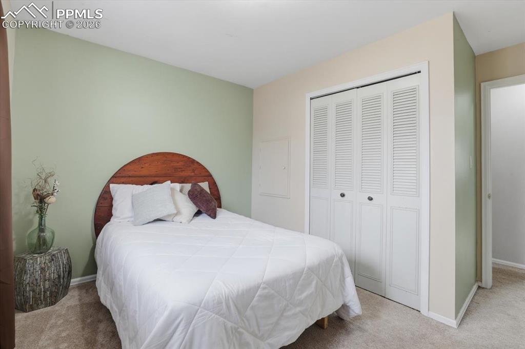 2918 Flintridge Square Colorado Springs, CO 80918 - Photo 26 of 49 a bedroom with a bed and a window