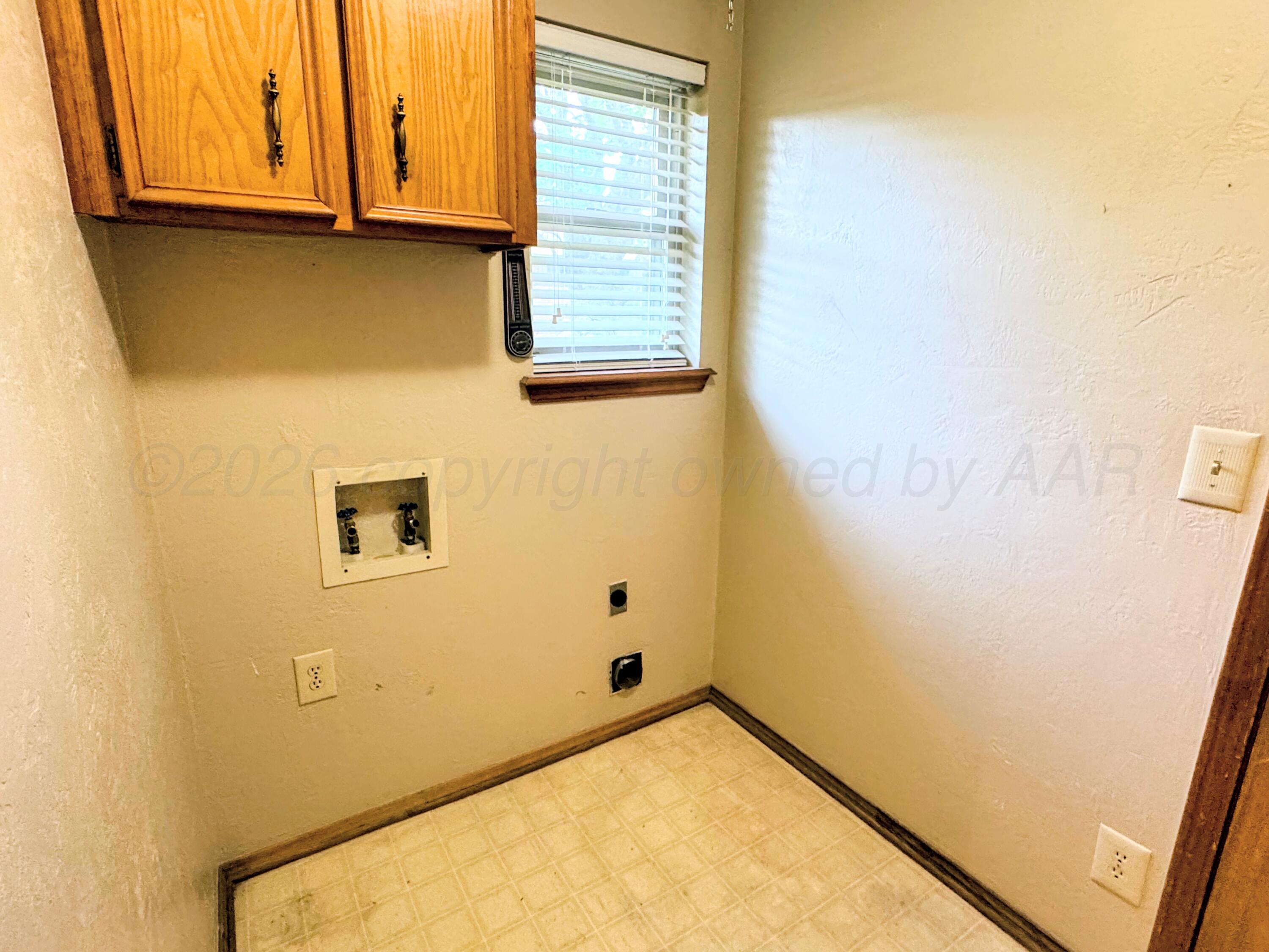 1810 Texas Street Perryton, TX 79070 - Photo 8 of 24 1810 TEXAS LAUNDRY ROOM