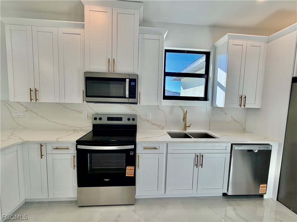 3705 8th Street Southwest Lehigh Acres, FL 33976 - Photo 10 of 16