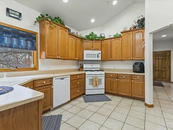 $369,900 | 625 Lake Summerset Road, Lake Summerset, IL 61019