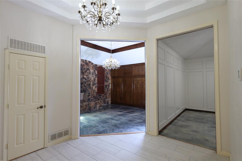 907 Red Oak Creek Road Ovilla, TX 75154 - Photo 8 of 20 a view of entryway