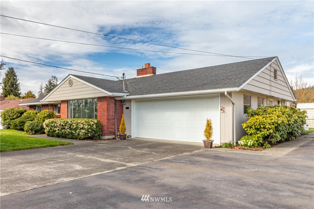 1710 Southwest Gails Avenue Chehalis, WA 98532 - Photo 2 of 24 a front view of a house with a yard and garage