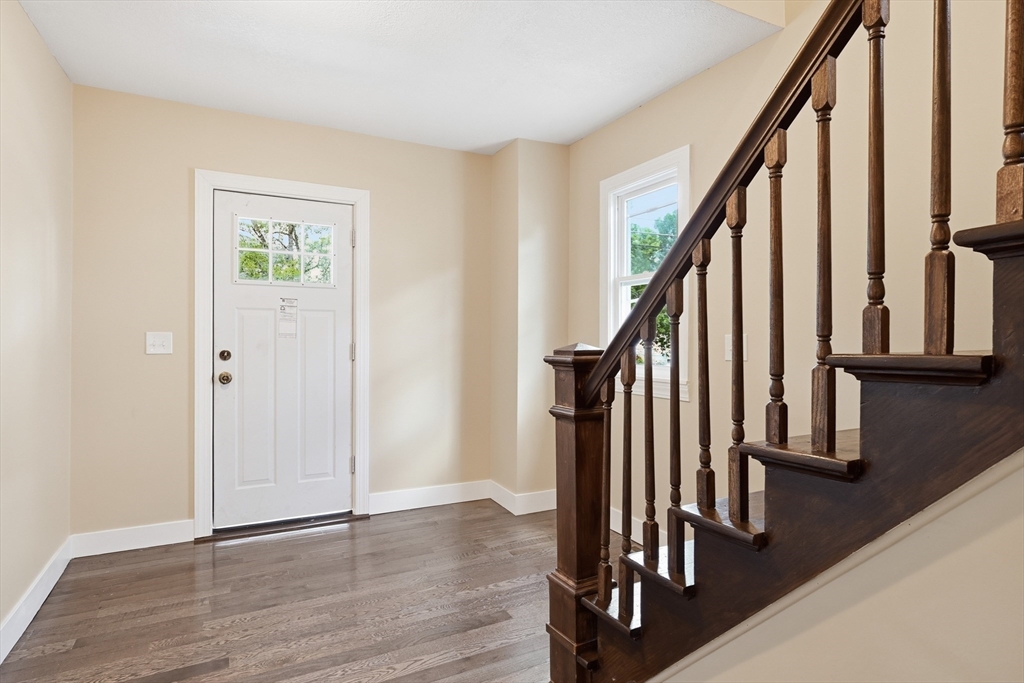 53 Devens Street Springfield, MA 01151 - Photo 5 of 40