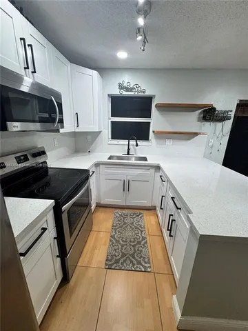 $2,495 | 7005 Northwest 173rd Drive, Unit 1702, Hialeah, FL 33015