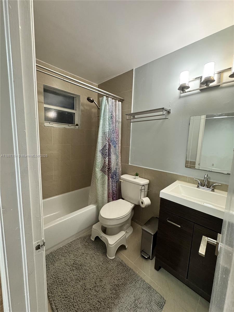 7005 Northwest 173rd Drive, Unit 1702 Hialeah, FL 33015 - Photo 8 of 17