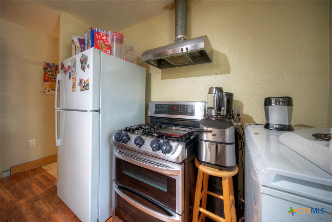 604 Vargas Road Austin, TX 78741 - Photo 18 of 25 a kitchen with a stove and a refrigerator