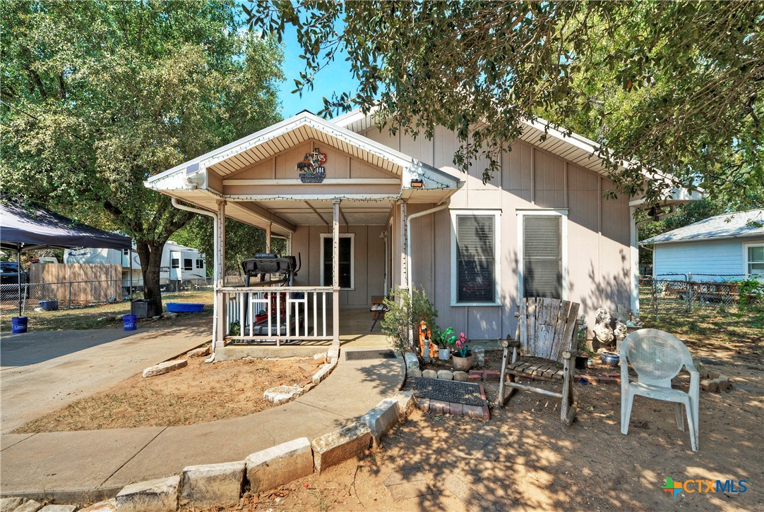 604 Vargas Road Austin, TX 78741 - Photo 3 of 25 a front view of a house with patio