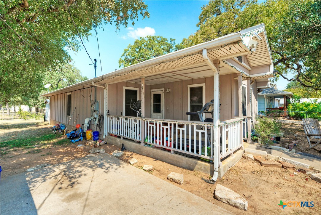 604 Vargas Road Austin, TX 78741 - Photo 8 of 25 a view of a house with backyard and sitting area