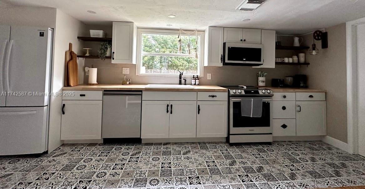 160 4th Street Naples, FL 34113 - Photo 10 of 33